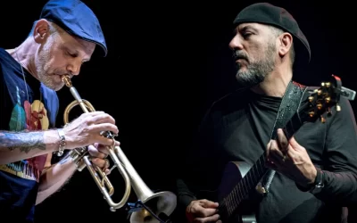 Belvedere Firenze: dalla musica di Fabrizio Bozzo & Bebo Ferra  alle macchine intelligenti di Nello Cristianini  Il 30 sul palco del Forte si esibiranno Bozzi e Ferra mentre il 31 sarà la volta delle riflessioni del prof Cristianini su intelligenza artificiale e dintorni  Firenze, 26 luglio 2025 – Continuano gli appuntamenti di Belvedere Firenze: mercoledì 30 luglio alle 20:30 per la rassegna “Forte in Musica” si esibiranno Fabrizio Bosso & Bebo Ferra, trombettista il primo, chitarrista il secondo.  Dimensione poetica, energia, creatività, sono l’origine del recente sodalizio tra i due musicisti. Il comune denominatore è certamente il jazz, inteso come pensiero e linguaggio in continua trasformazione e perenne ricerca di nuove sintesi. Brani originali, standard, ma anche altro, fino al Brasile, altra passione comune. L’amore per la melodia unita alla profonda conoscenza della tradizione jazzistica, l’interazione e lo scambio dei ruoli fra i due strumenti, supportati dalla tensione creativa e dall’empatia ritmica tra i due artisti, danno vita a una musica dinamica, ricca di sfumature e al tempo stesso di grande impatto.  Giovedì 31 luglio alle 20:30 invece, un nuovo incontro della rassegna “L’attualità del bello” vedrà protagonista Nello Cristianini, professore di Intelligenza Artificiale all’Università’ di Bath, autore di una trilogia sull’era delle macchine intelligenti, edita da Il Mulino (La scorciatoia, 2023; Machina Sapiens, 2024; Sovrumano, 2025). Cristianini ha una Laurea in Fisica (Università’ di Trieste), Master in Computational Intelligence (University of London), PhD in Engineering Mathematics (University of Bristol).  In precedenza è stato professore all’Università’ della California, Davis e all’Università di Bristol. Sulla terrazza di Belvedere Firenze Cristianini, in dialogo con Valentina Zucchi, responsabile della mediazione culturale di Fondazione MUS.E, ripercorre la strada che il genere umano ha seguito per costruire le intelligenze artificiali, per capirne il funzionamento e per imparare a conviverci senza rischi.  Gli eventi sono a ingresso libero e si svolgono all’aperto, negli spazi di Belvedere Firenze, accessibili tutti i giorni anche oltre l’orario museale. Il progetto si inserisce nel più ampio piano di valorizzazione del Forte di Belvedere, che resterà aperto fino al 15 ottobre 2025 con mostre, installazioni, visite guidate e laboratori pensati per coinvolgere pubblici di tutte le età.  Belvedere Firenze, curato e gestito dalla Fondazione MUS.E, è uno spazio restituito alla città, che comprende il Museo di Forte Belvedere insieme alla caffetteria e al bookshop, per accogliere cittadini e visitatori attraverso un ricco calendario di eventi che spaziano dalla musica al pensiero contemporaneo.  Al piano nobile del Forte Belvedere è possibile visitare Firenze Forma Continua LAB, progetto di ricerca dell’Ufficio Firenze Patrimonio Mondiale e rapporti con l’UNESCO del Comune di Firenze, sviluppato con il supporto del Laboratorio Heritage and Research, HeRe_Lab, in collaborazione con il Dipartimento di Architettura dell’Università degli Studi di Firenze e di Fondazione MUS.E. Firenze Forma Continua LAB è dedicato all’evoluzione urbana della città nella forma di un’installazione-laboratorio, in cui l’approccio partecipativo del pubblico è centrale per il racconto delle trasformazioni urbane.  Inoltre, Fondazione MUS.E ha sviluppato un programma di visite e attività che consentono di apprezzare la storia e gli spazi del Forte di Belvedere ma anche di esplorare le sue connessioni con la città passata e presente, favorendo la partecipazione attiva di ciascuno, anche in chiave intergenerazionale. In particolare, le proposte sono declinate nelle giornate di venerdì, sabato e domenica – alle h17 per famiglie con bambini dai 6 agli 11 anni, alle h18.30 per giovani e adulti: tutti i venerdì sarà fruibile il percorso Forme di città, centrato sull’analisi e sull’immaginazione di impianti urbanistici e di profili architettonici; tutti i sabati è attiva la proposta Il mio posto speciale,  che promuove il dialogo tra luoghi iconici e luoghi affettivi della città di Firenze; tutte le domeniche spazio al laboratorio L’arte del vedere,  teso a valorizzare il proprio personale sguardo su particolari vedute della città e del paesaggio grazie alla fotografia e al disegno dal vero (info e prenotazioni info@musefirenze.it 055-0541450).  Il Forte Belvedere è aperto dal martedì alla domenica, dalle ore 10 alle ore 20 (ultimo ingresso alle ore 19). È possibile acquistare i biglietti per il Museo di Forte Belvedere e giardini di Forte Belvedere.  L’accesso al Forte Belvedere è gratuito per i residenti della Città Metropolitana di Firenze, mentre è a pagamento per tutti gli altri visitatori (biglietto intero 5 €; ridotto 3 €). L’accesso alla sola caffetteria e agli eventi ospitati nelle terrazze invece sarà gratuito per tutti grazie ad un percorso dedicato.  Gli orari della caffetteria sono: Martedì, orario 10.00 – 20.00 Dal mercoledì alla domenica orario 10:00 – 23:00 Lunedì chiuso  Per informazioni info@belvederefirenze.it Per prenotazioni: caffetteria@belvederefirenze.it  belvederefirenze.it