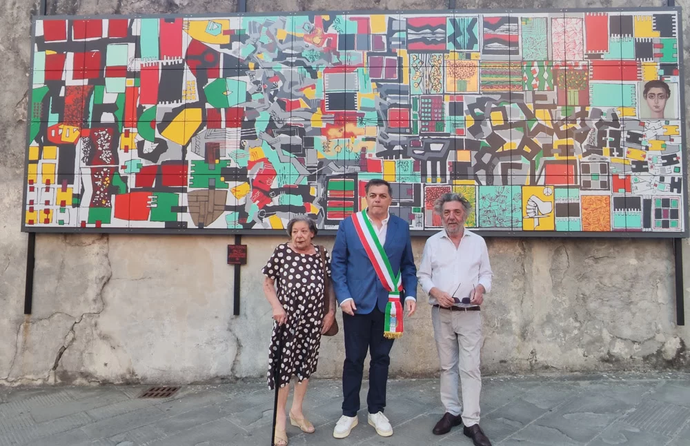 PACE è il nuovo murale di Tano Pisano, nel complesso monumentale di Sant’Agostino a Pietrasanta