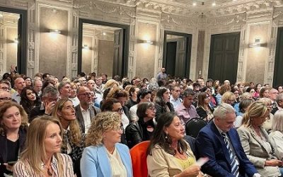 Convegno sull’AI nella scuola a Firenze.  Oltre 300 tra insegnanti, dirigenti scolastici e operatori del mondo dell’istruzione.