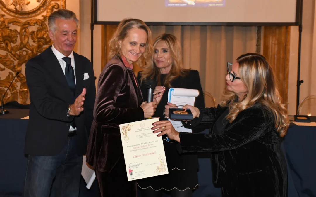 DIANA FRESCOBALDI INSIGNITA DEL PREMIO PINOCCHIO 2025 – OSTERIA DEL GAMBERO ROSSO