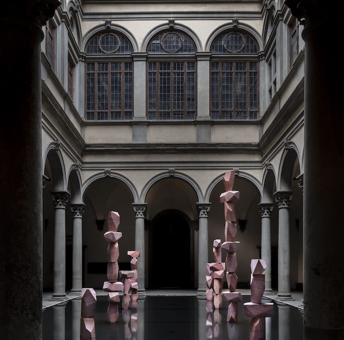 There Are Other Fish In The Sea, una nuova installazione site-specific per il Cortile di Palazzo Strozzi realizzata da SUPERFLEX