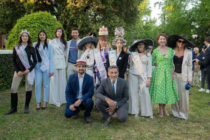 SPORT, MONDANITÀ, COSTUME E DIVERTIMENTO ALL’IPPODROMO DEL VISARNO “CESARE MELI” CON LA CORSA DELL’ARNO E IL CONCORSO “IL CAPPELLO PIÙ BELLO PER CORRI LA VITA”