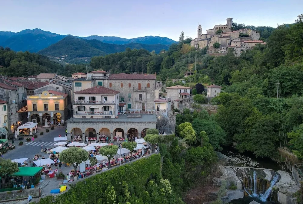 IL TOURING CLUB ITALIANO INVITA ALLA PIÙ GRANDE CACCIA AL TESORO   IN CONTEMPORANEA IN TUTTA ITALIA